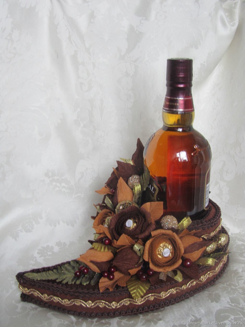 Украшение бутылки коньяка