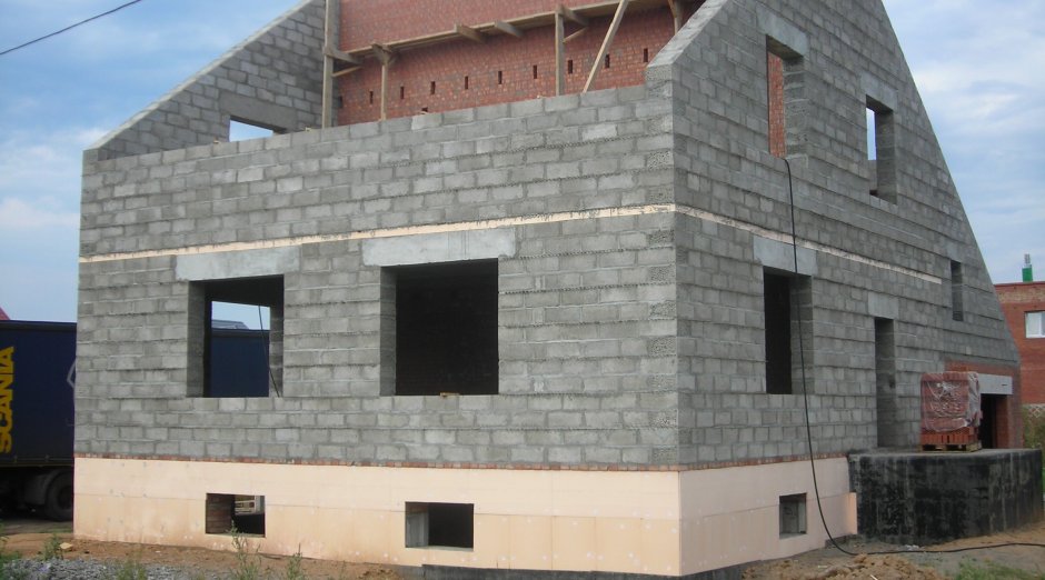 Стены из керамзитобетонных блоков