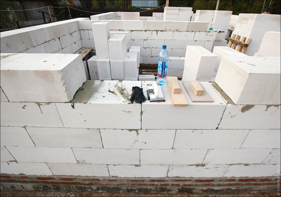 Белые блоки для строительства