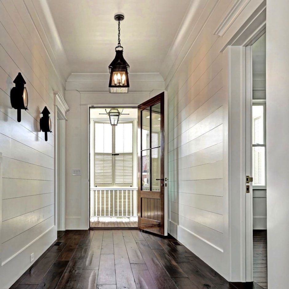Белая вагонка в прихожей