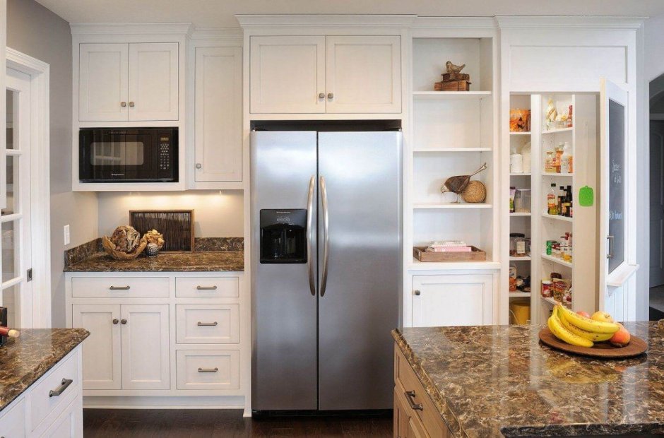 Холодильник в интерьере кухни Минимализм