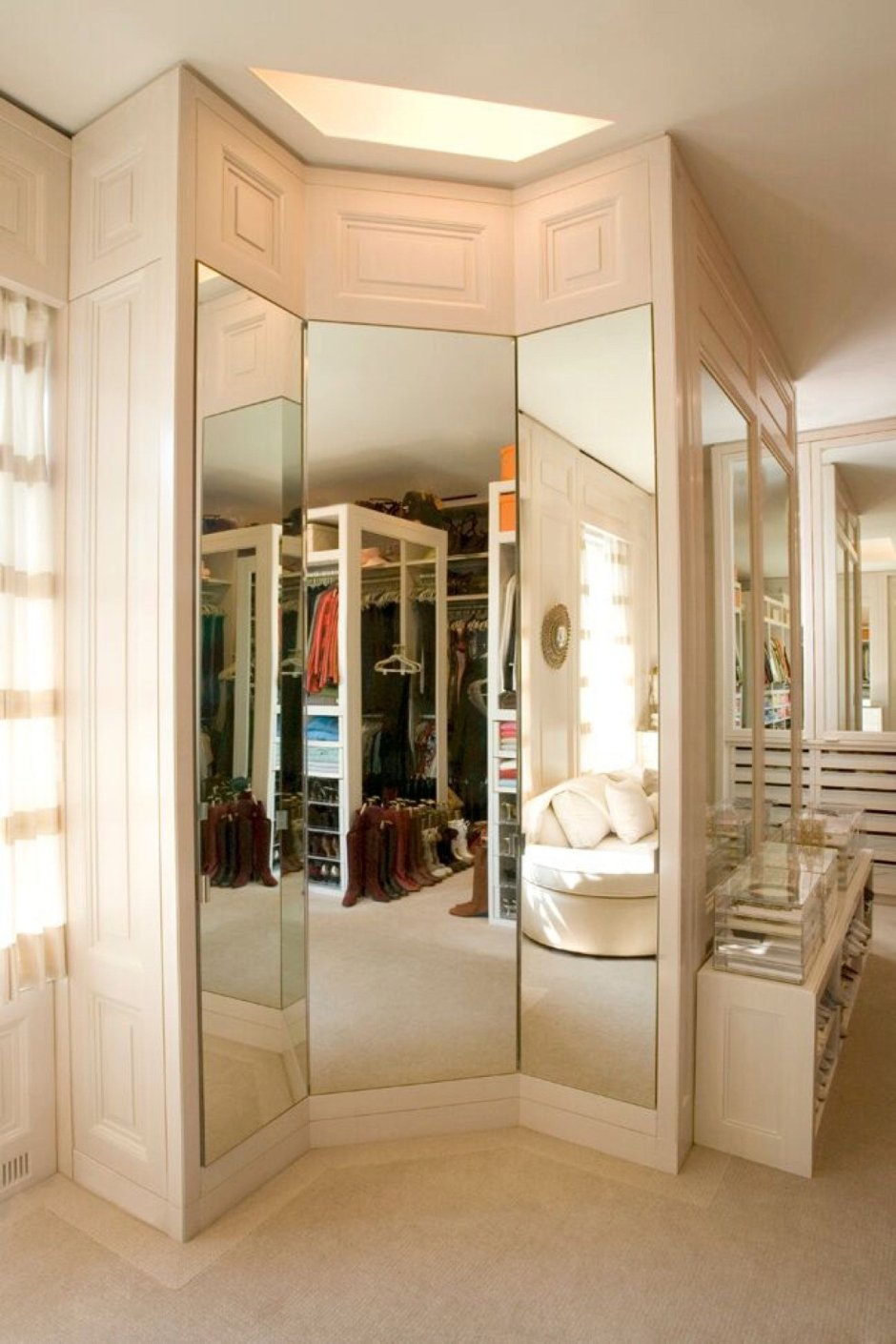 Зеркало в гардеробной