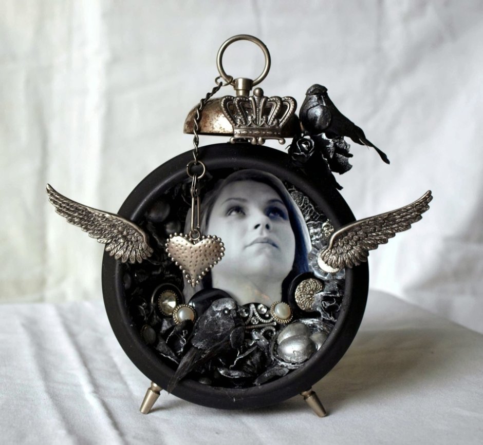 Вязаные настенные часы