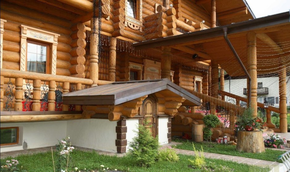 Дом из бревна в русском стиле