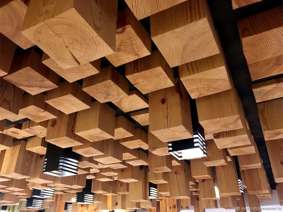 Потолок из деревянных реек
