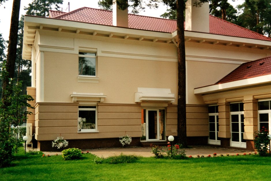 Двухцветный фасад дома