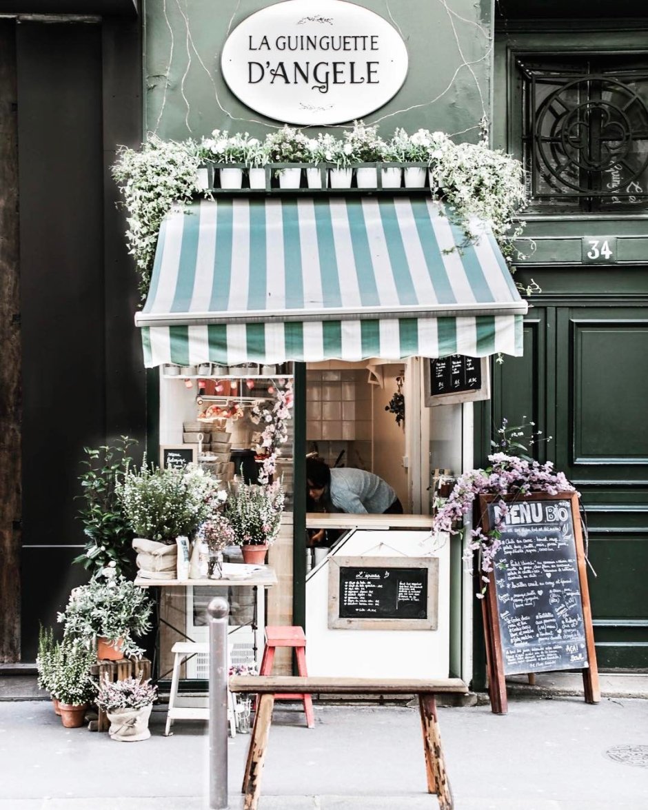 Цветочный магазин и кофейня