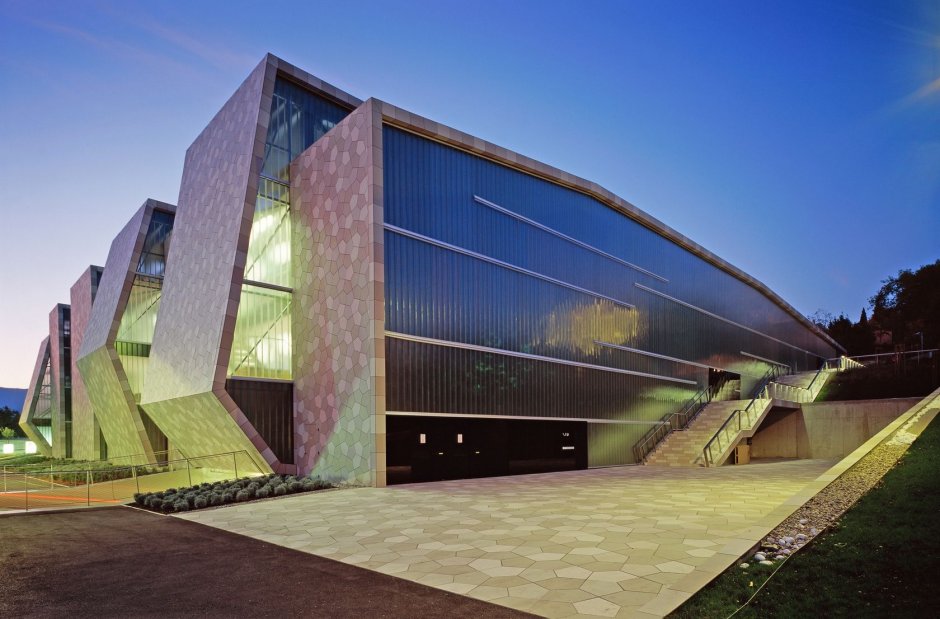 Спортивный центр с бассейном в Германии архитектура