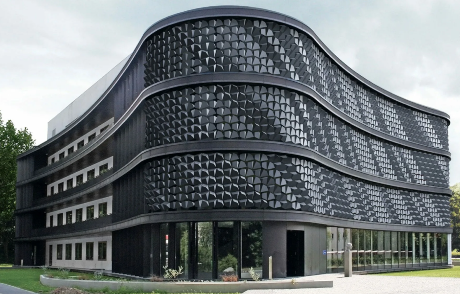 "Flare кинетический фасад