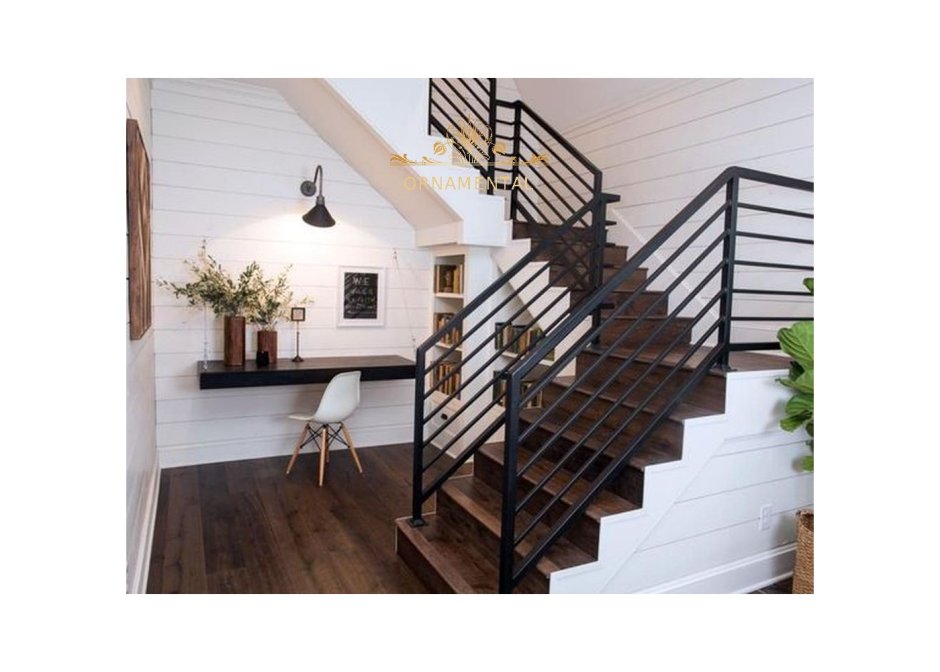 Перила для лестницы в частном доме в стиле лофт