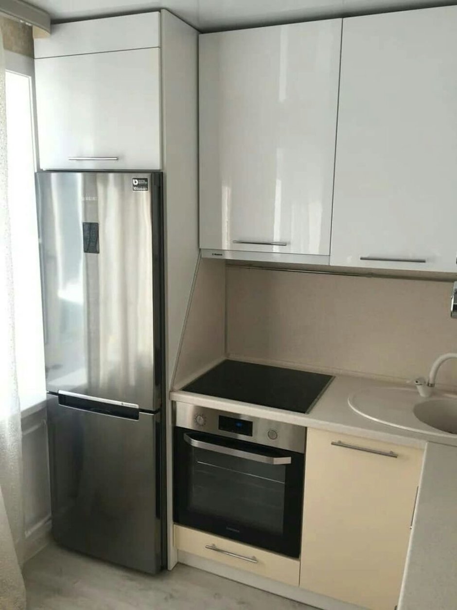 Кухонный шкафчик над холодильником