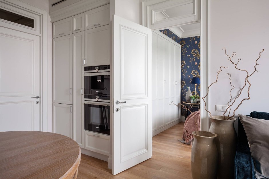 Холодильник в коридоре