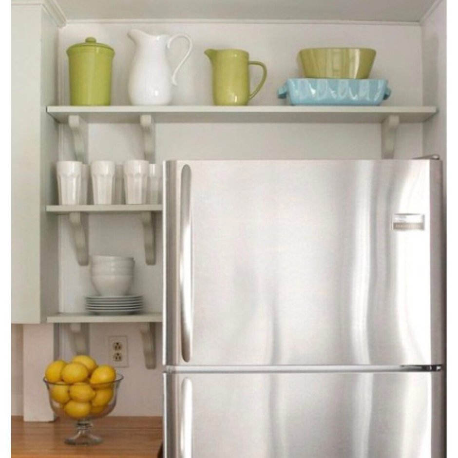 Шкаф над холодильником в кухне