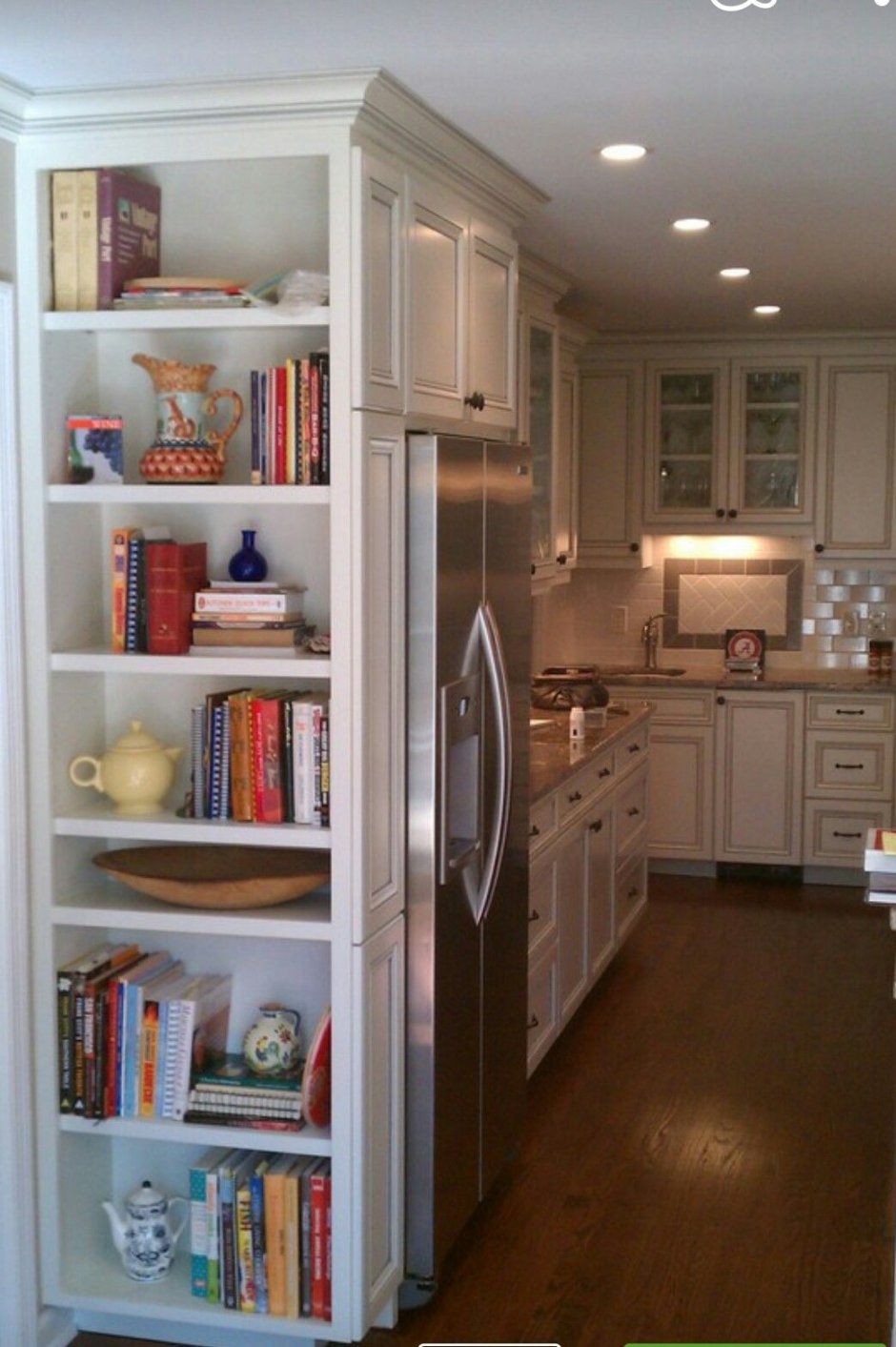 Угловая кладовка на кухне