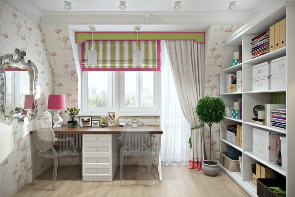 Стол у окна с балконом