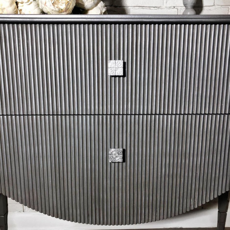 Тумба с рифленым фасадом