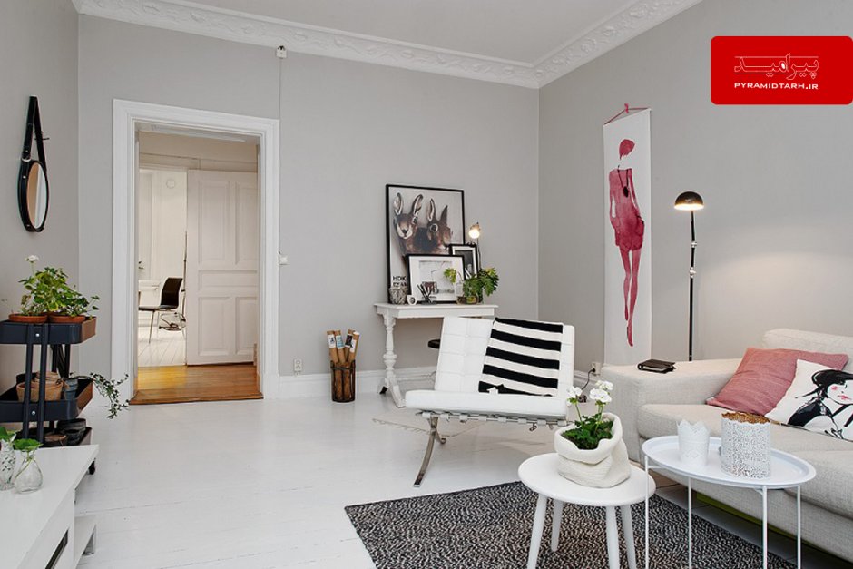 Яркий ковер в интерьере спальни