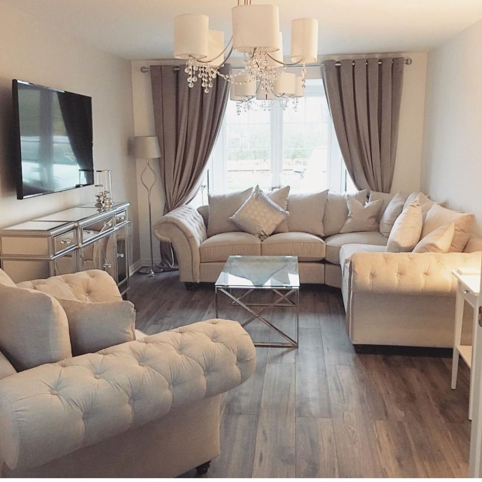 Гостиная с двумя диванами