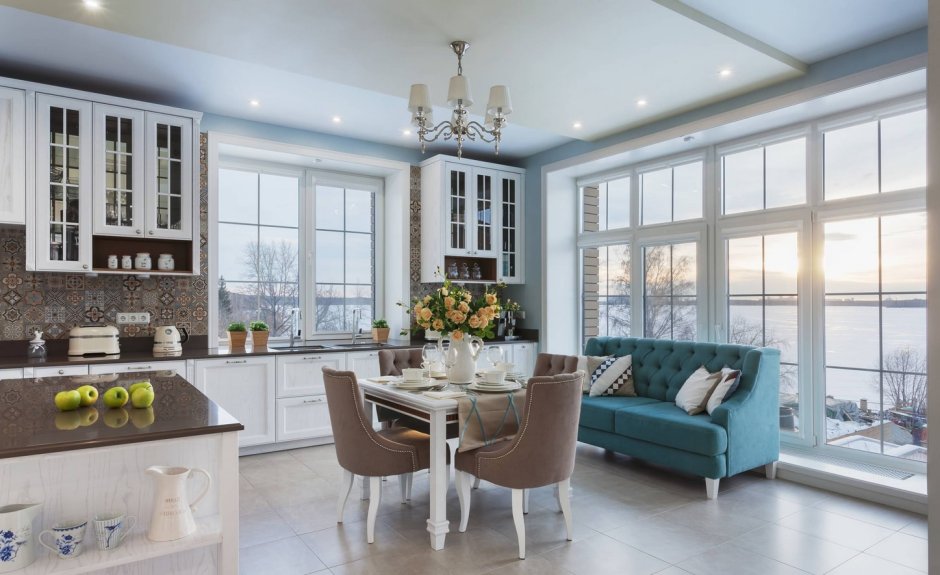 Гостиная столовая с панорамными окнами
