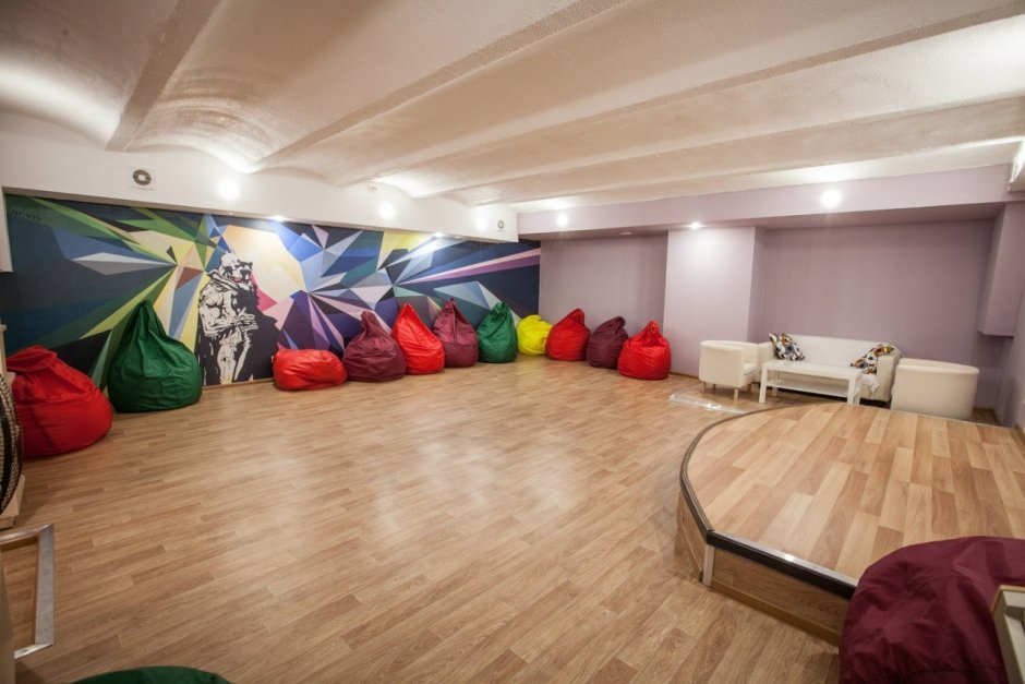 Школьный коридор