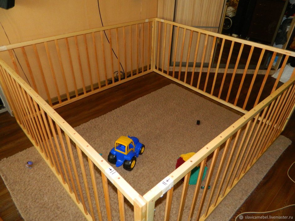 Манеж деревянный