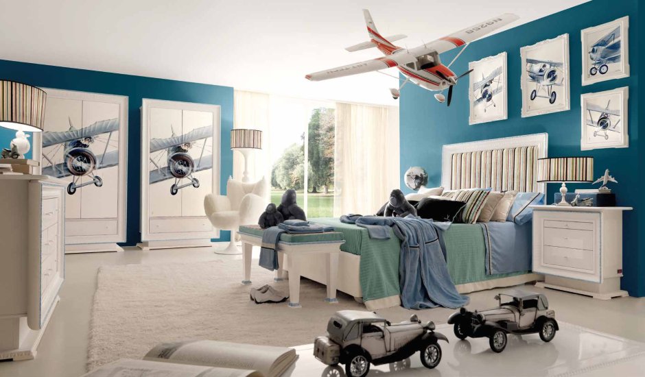 Шкафы обшитые нержавейкой в авиационном стиле