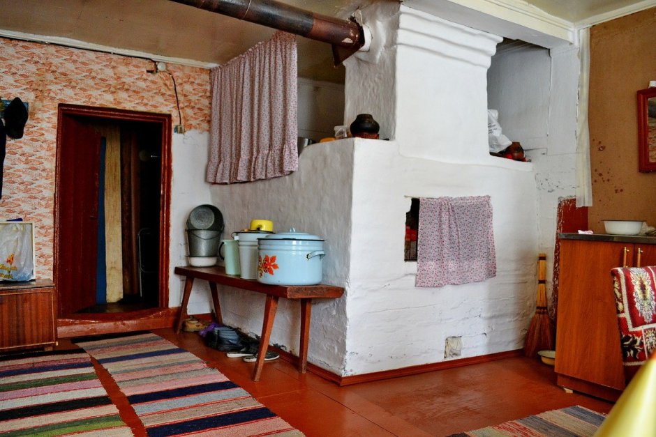 Старый деревенский дом внутри