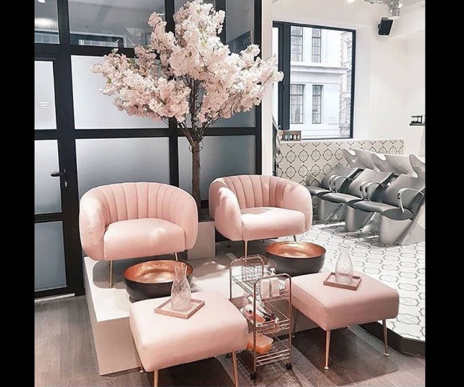 Салон красоты в пудровых тонах