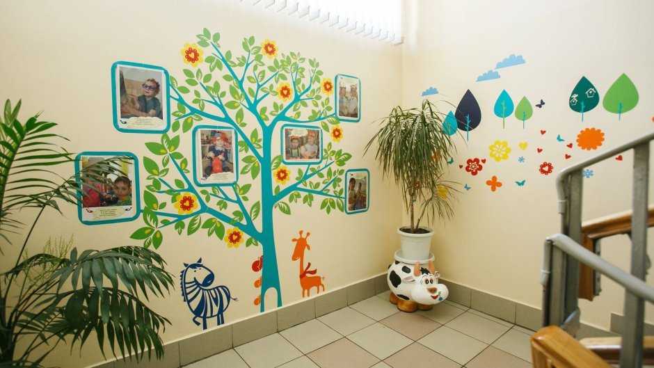 Украшение коридора в детском саду