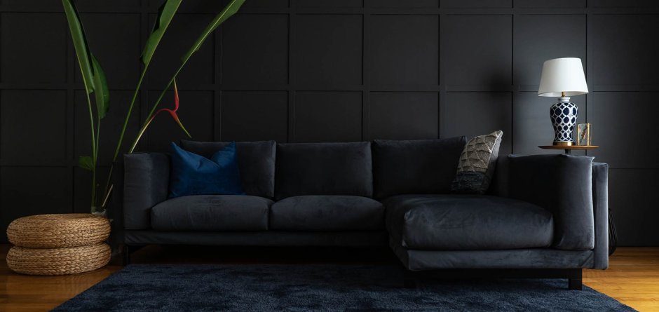 Диван у стены