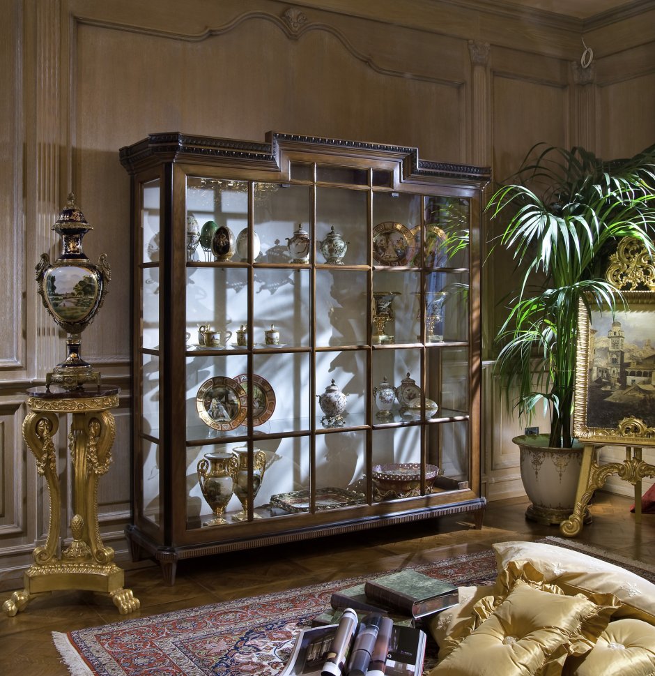 Стеклянные шкафы для гостиной