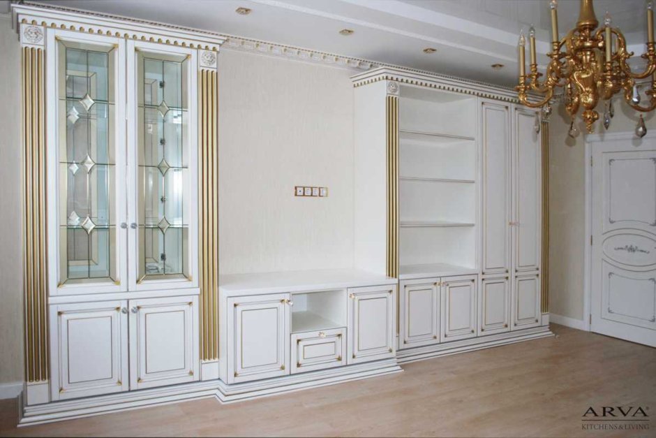 Классический шкаф в гостиную