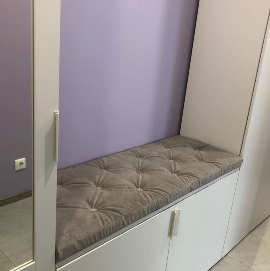 Прихожая с мягкой сидушкой