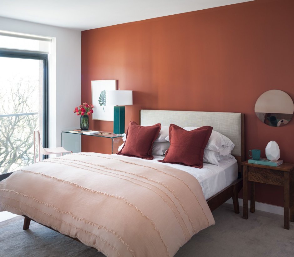 Спальня в терракотовых тонах