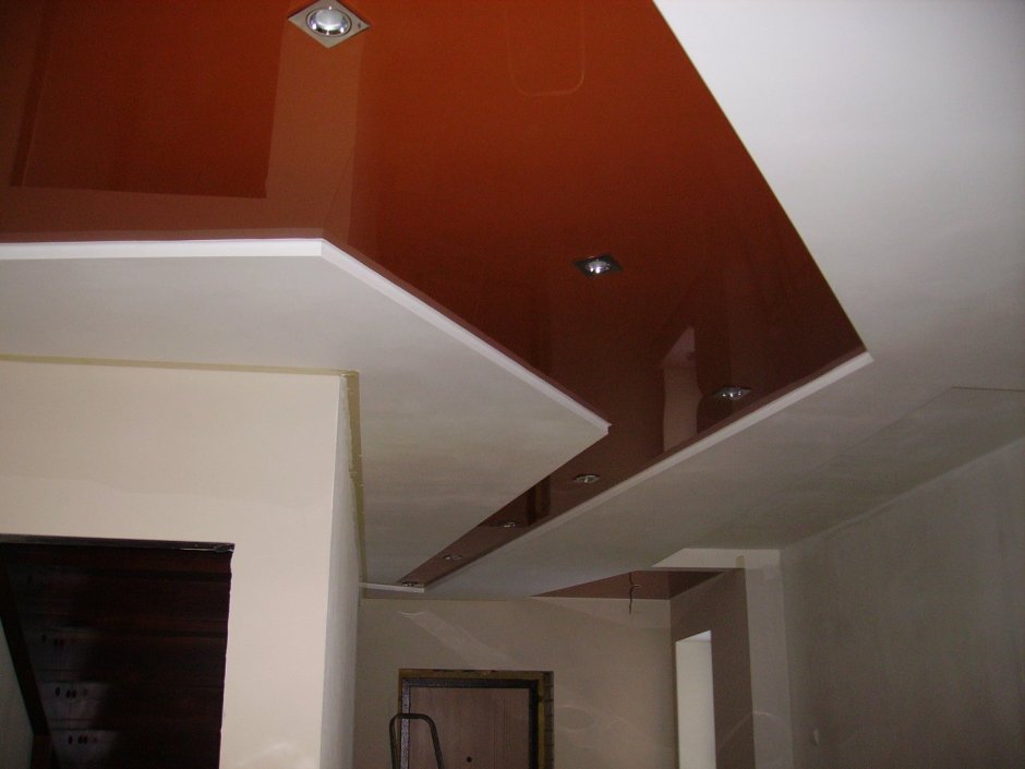 Натяжной потолок в прихожей г образный