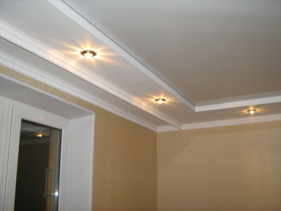 Гипсокартонные потолки для зала прямоугольный