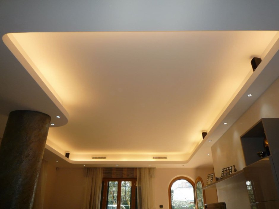 Потолок в прихожей