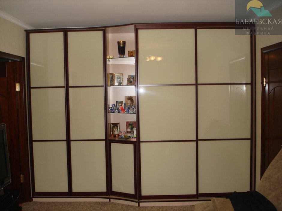 Стенной шкаф