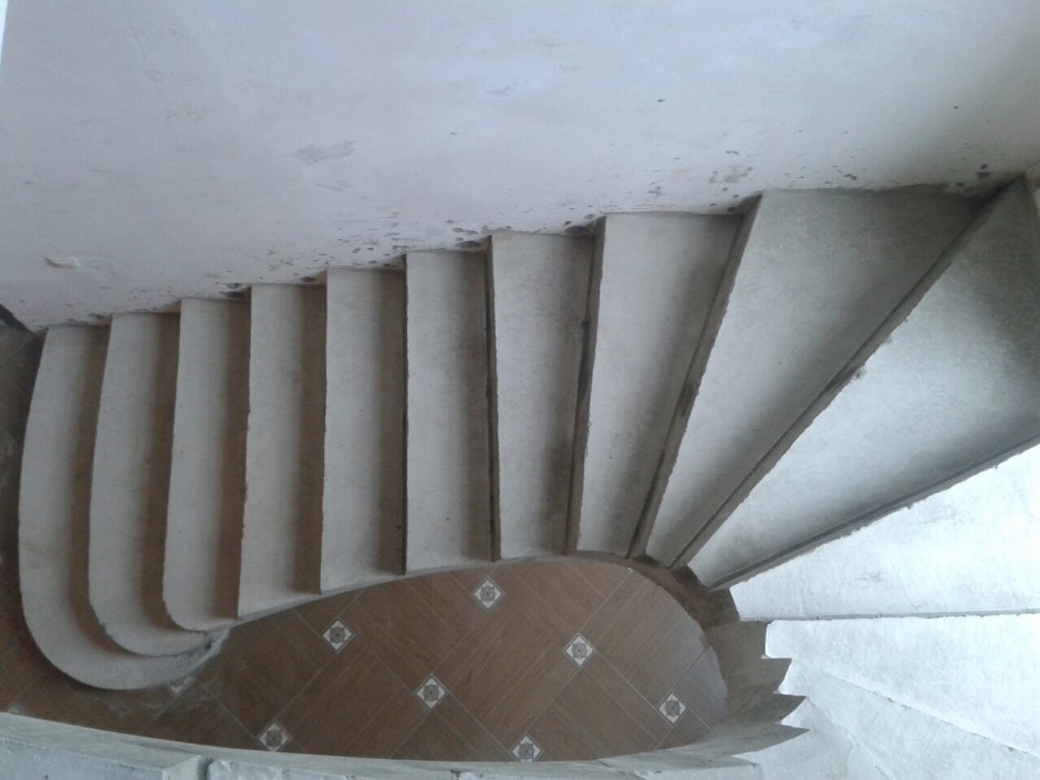 Забежная лестница монолит