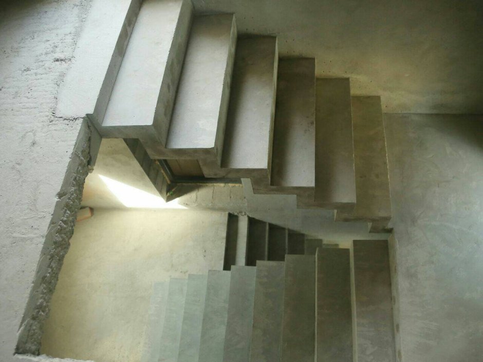 Бетонная лестница двухмаршевая п образная