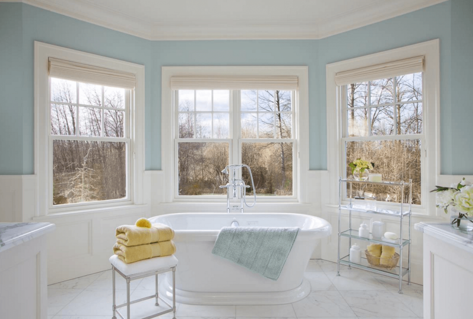 Ванная с окном в американском стиле