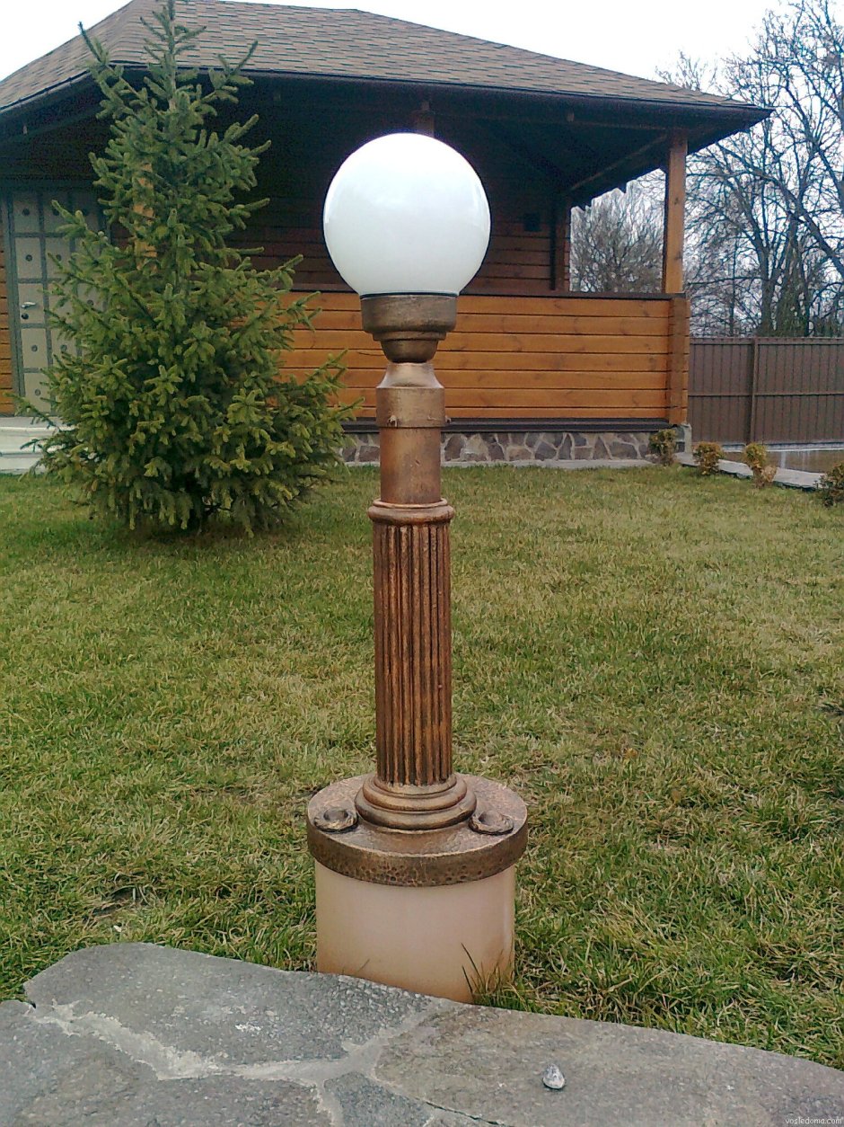 Уличный светильник на столб