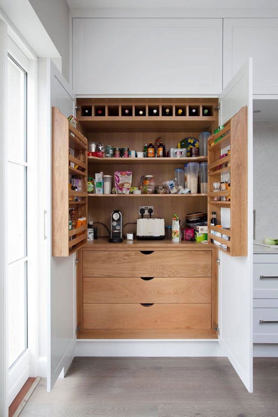Кухонный шкаф кладовка