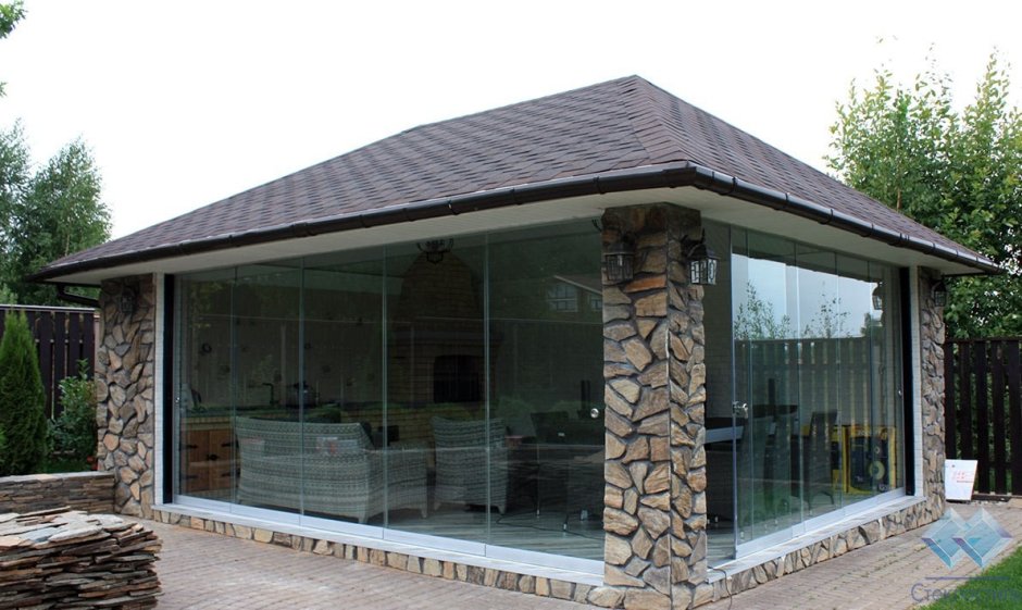 Летняя кухня из кирпича застекленная