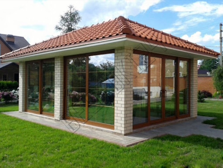 Беседка с панорамным остеклением