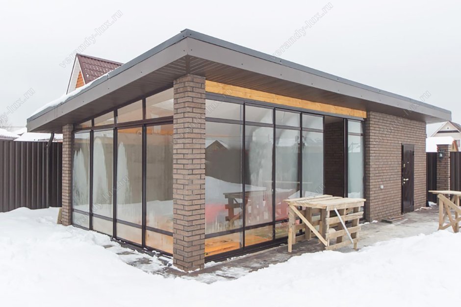 Беседка остекленная с хозблоком