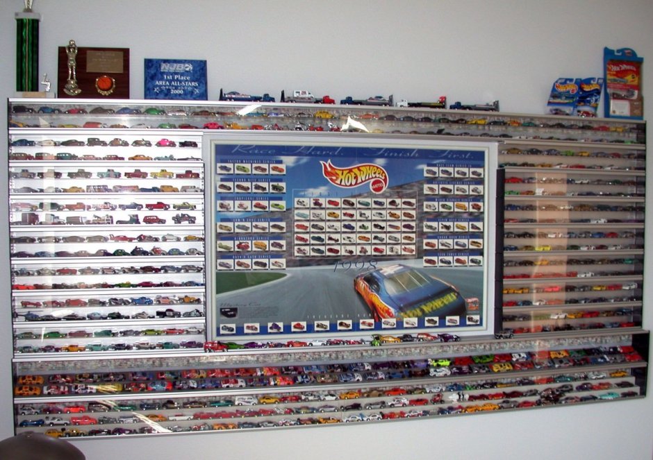 Коллекция игрушечных машинок