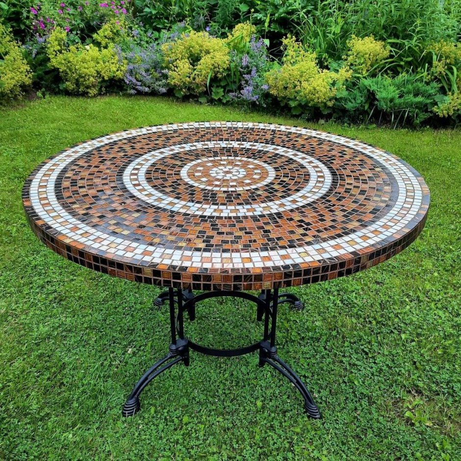 Стол с керамической мозаикой