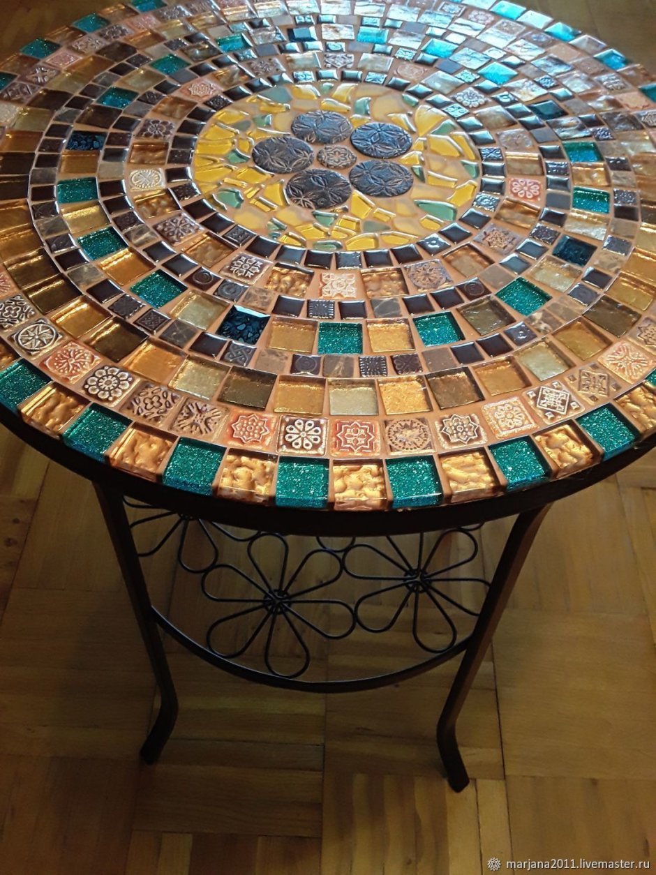 Журнальный столик из мозаики