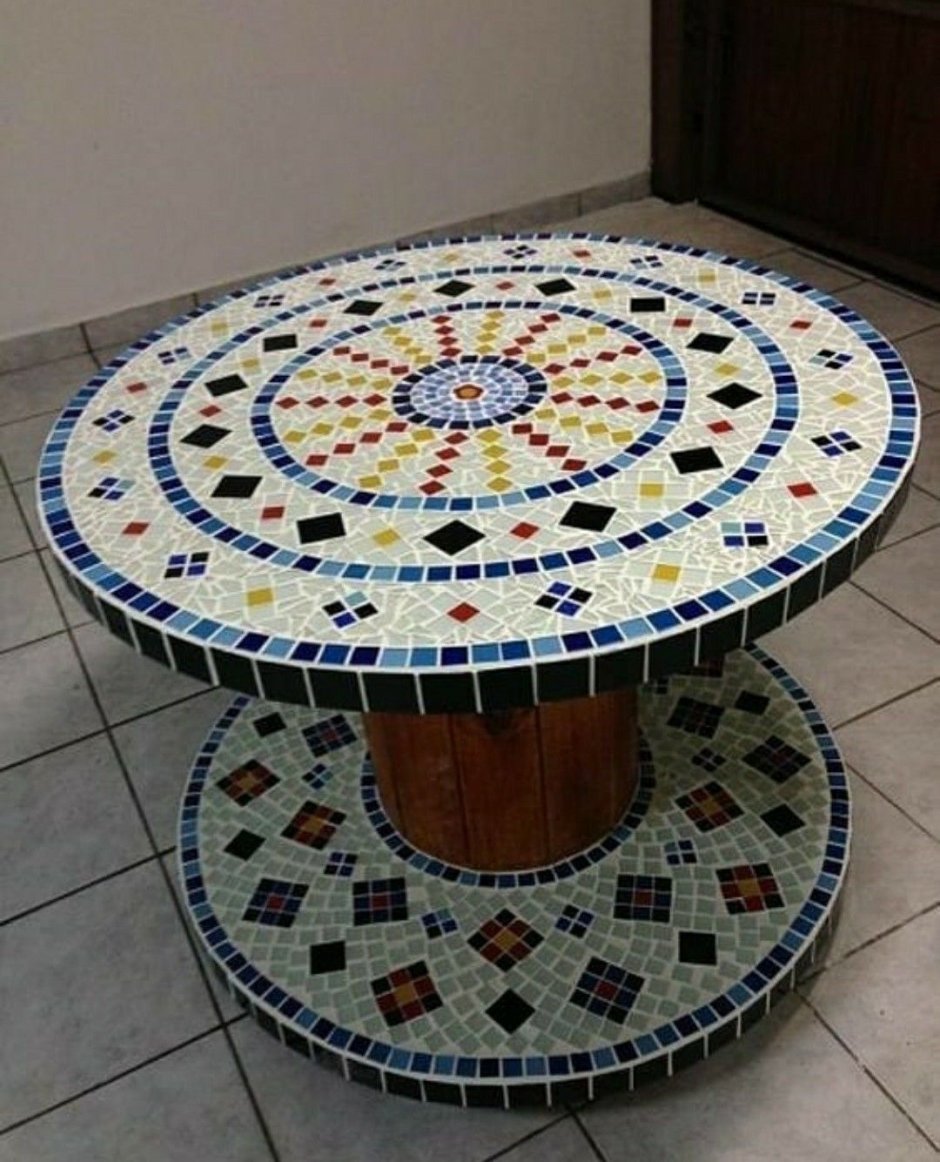 Садовый прямоугольный столик с мозаикой